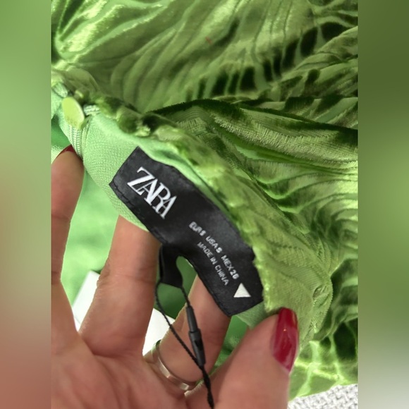 BRAND NEW ZARA VELVET HALTER DRESS – SIZE SMALL with tag on ! - Picture 4 of 13